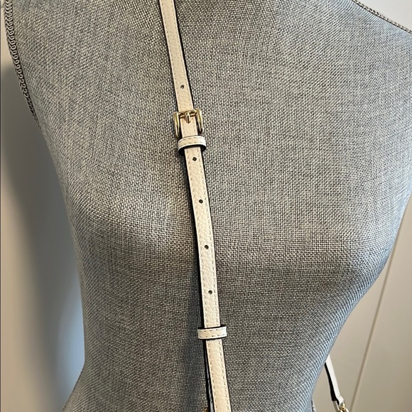 Michael Kors NWOT White Fultan Large Pebbled Leather Crossbody Bag Gold Accent - Picture 4 of 14